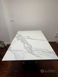 Tavolo in gres porcellanato