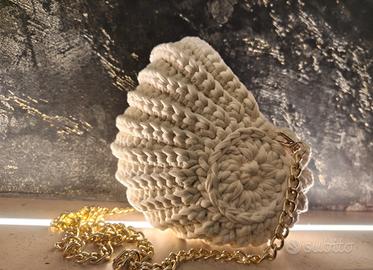 borsa fatta a mano con uncinetto a conchiglia