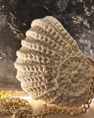 borsa fatta a mano con uncinetto a conchiglia