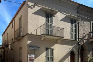 Casa indipendente di 219 m² con più di 5 locali a 