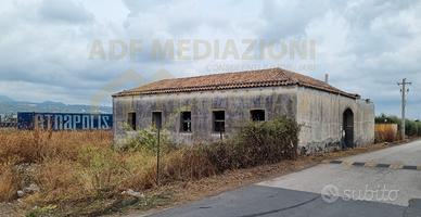 Terreno E Ampio Deposito