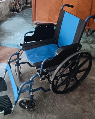 Sedia a rotelle pieghevole