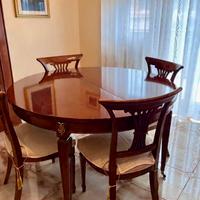 Sala da pranzo stile classico completa