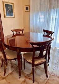 Sala da pranzo stile classico completa