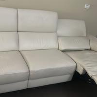 Divano in pelle bianca
