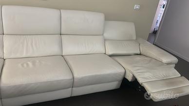 Divano in pelle bianca