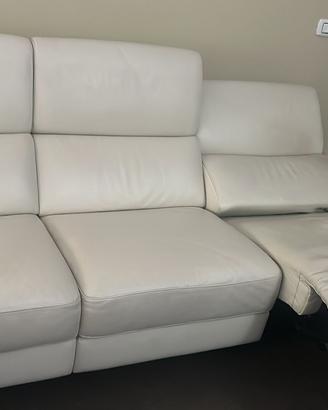 Divano in pelle bianca