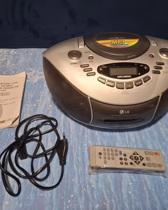 Radio, mangiacassette e lettore CD