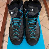 Scarponi da trecking/ferrata