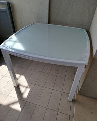 Tavolo quadrato da esterno con ripiano in vetro