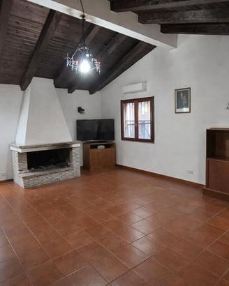 Bivano indipendente con cortile