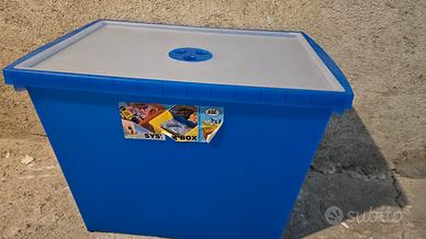 Contenitore in plastica con coperchio