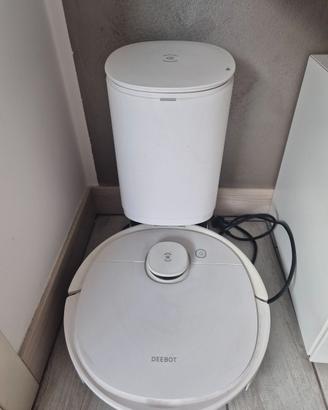 Robot aspirapolvere e lavaggio