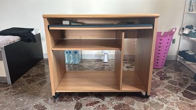 scrivania porta pc