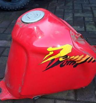 Dominator NX 650 vari anni : plastiche serbatoio
