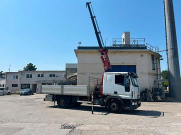 IVECO eurocargo 150e28 CON GRU