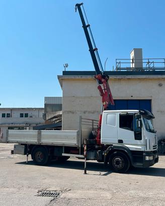 IVECO eurocargo 150e28 CON GRU