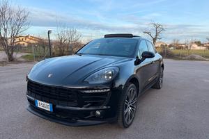 PORSCHE  MACAN 