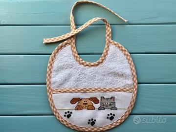 Bavaglino neonato ricamo a mano