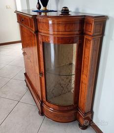 Credenza vetrina antica in radica con intarsi