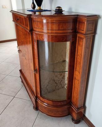 Credenza vetrina antica in radica con intarsi