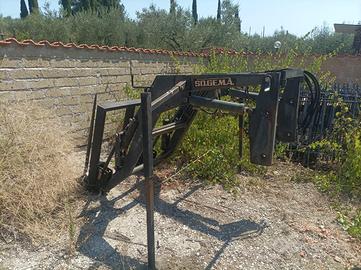 Caricatore frontale per trattore agricolo