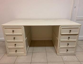 Scrivania in legno laccato bianco