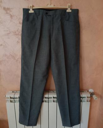 Pantalone grigio uomo elegante a taglio classico 