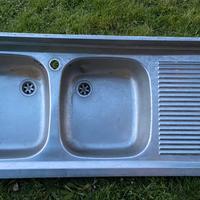 Lavandino in acciaio