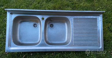 Lavandino in acciaio