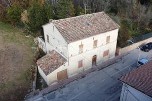 Casa indipendente in demolizione e ricostruzione