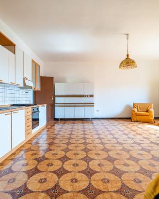 Ampia proprietà con abitazione e locale commercial
