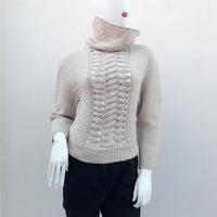 Pullover,  corto  collo  alto, intrecciato  . S/M