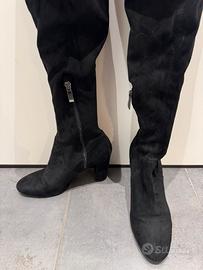 Stivali alti neri in simil camoscio