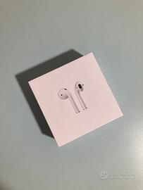 AirPods generazione 1 + case vari in omaggio