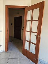 Porte in legno per interni con inserti in vetro
