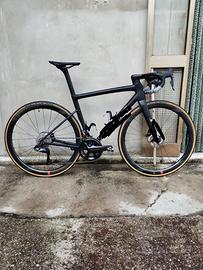 Bici da corsa in carbonio Shimano Ultegra di2 12v
