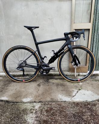 Bici da corsa in carbonio Shimano Ultegra di2 12v