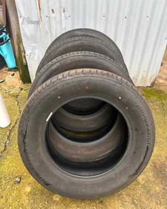 Treno Gomme - Bridgestone 185/65 R15 come nuove