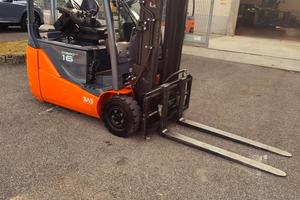 CARRELLO ELEVATORE ELETTRICO TOYOTA TRAIGO 16 AC