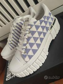 Sneakers in Canvas