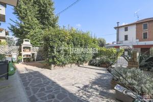 APPARTAMENTO CON INGRESSO INDIPENDENTE E GIARDINO