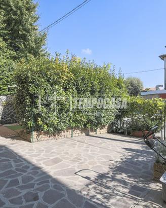 APPARTAMENTO CON INGRESSO INDIPENDENTE E GIARDINO
