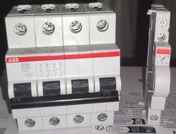 ABB Magnetotermico C32 4p con contatto ausiliario 