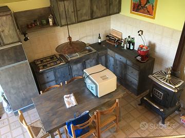 Casa rustica con ampio giardino e vista panoramica