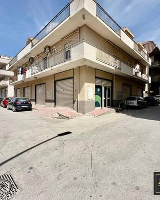Immobile di 400 m² con 1 locale a Canicattì