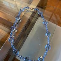 Collana di cristalli color azzurro cielo