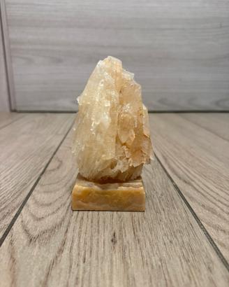 Minerale decorativo naturale su base in pietra