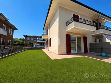 VILLA A SCHIERA D'ANGOLO A ROVATO