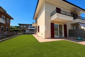 VILLA A SCHIERA D'ANGOLO A ROVATO